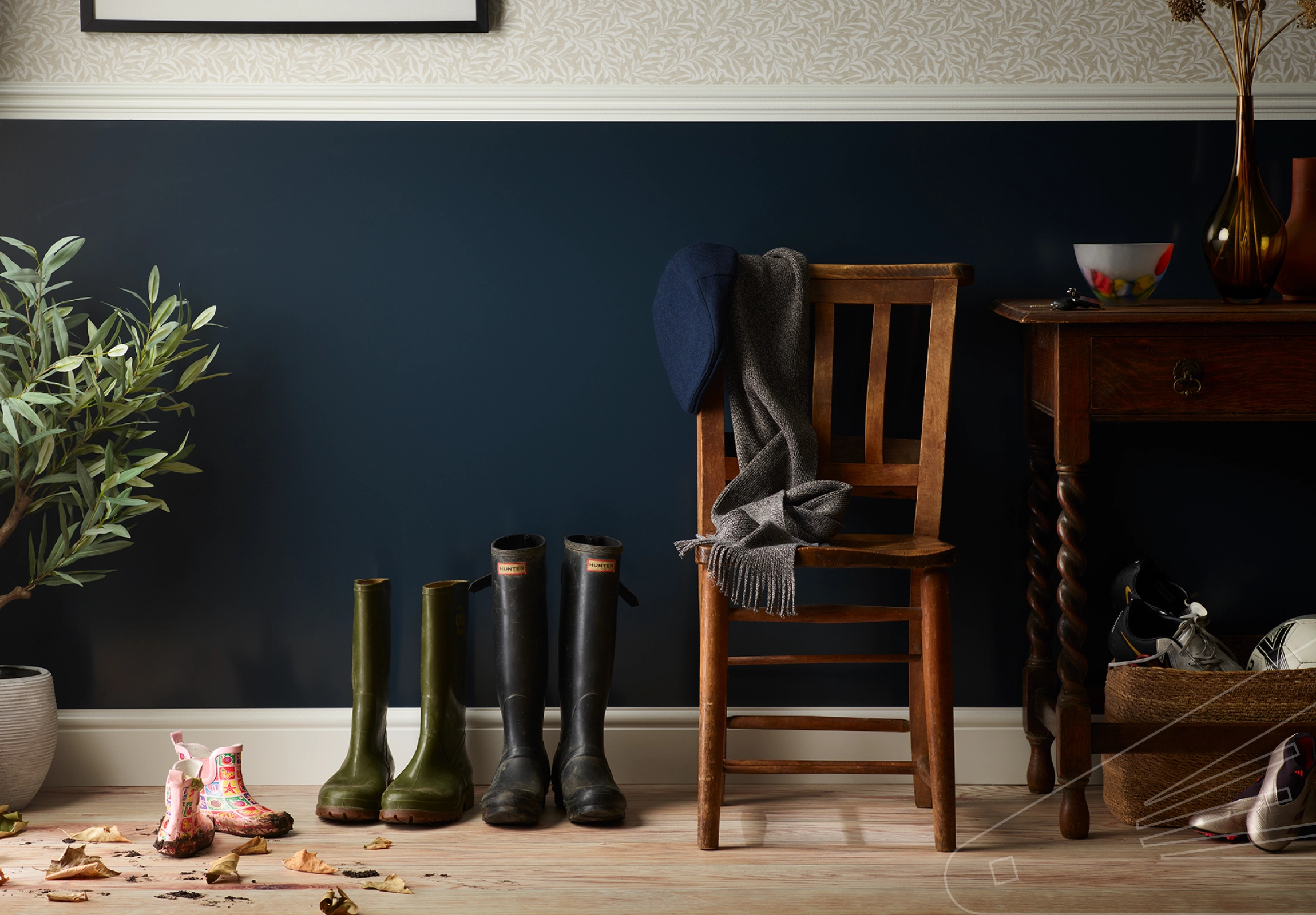 NIGHT SATIN Cladding installed in a hallway.