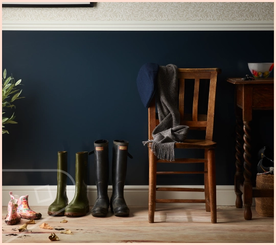 A close-up of featured colour Night Satin cladding installed in a hallway.